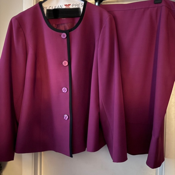 Le Suit Purple 2 Piece Suit with Black Trim and A-Line Cut - Picture 3 of 5